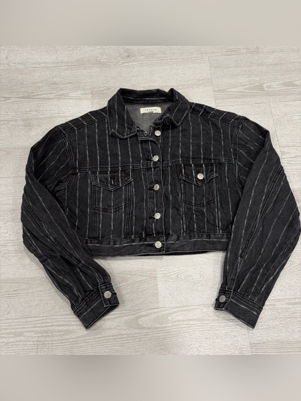 PacSun Women’s Black Pinstripe Cropped Denim Button up Jacket SIZE M/L